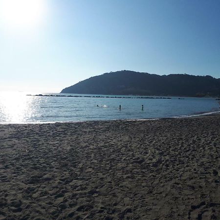 Le camere di Sabrina con bagno in camera Sarzana Esterno foto