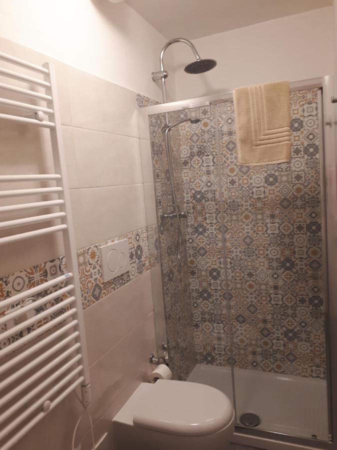 Le camere di Sabrina con bagno in camera Sarzana Esterno foto