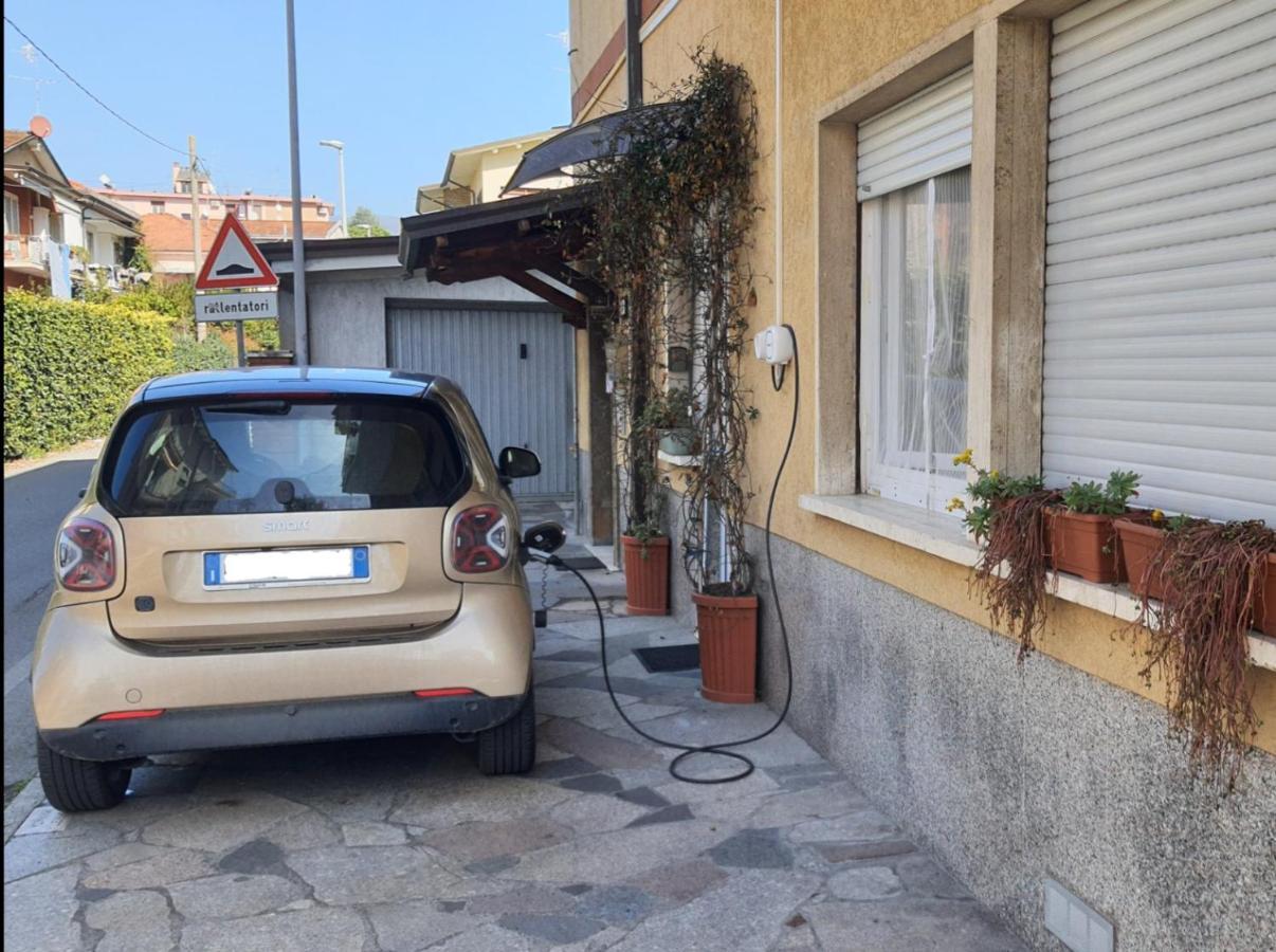 Le camere di Sabrina con bagno in camera Sarzana Esterno foto